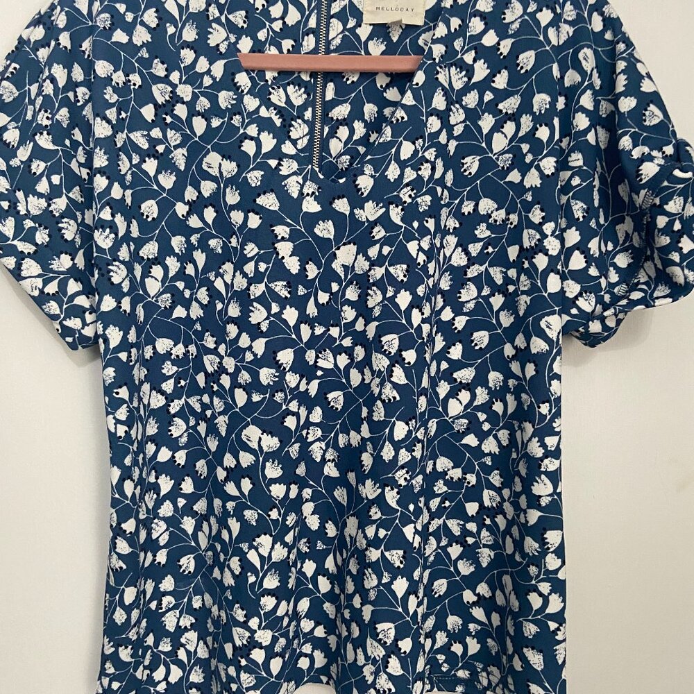 Women's floral short, sleeved top
